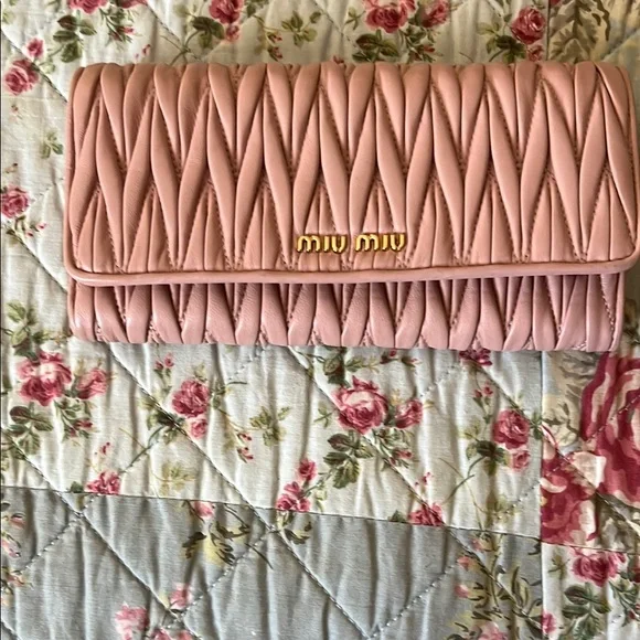 MIU MIU NWOT PINK WALLET - Picture 2 of 10